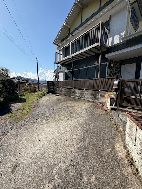散田町貸家 駐車場