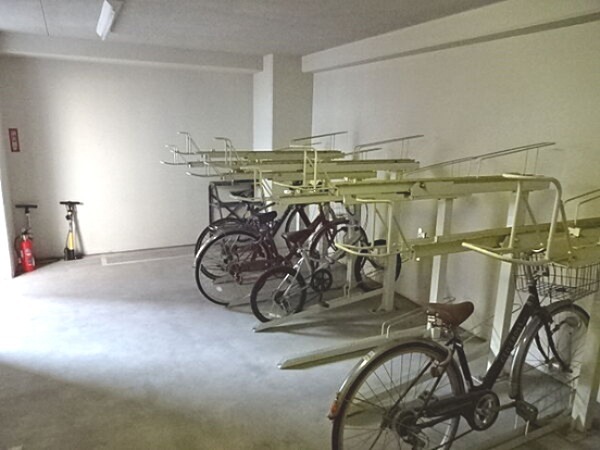 メゾンドロゼ 駐車場