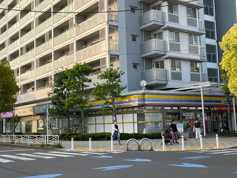 ディアレイシャス東京ベイ潮見 コンビニ