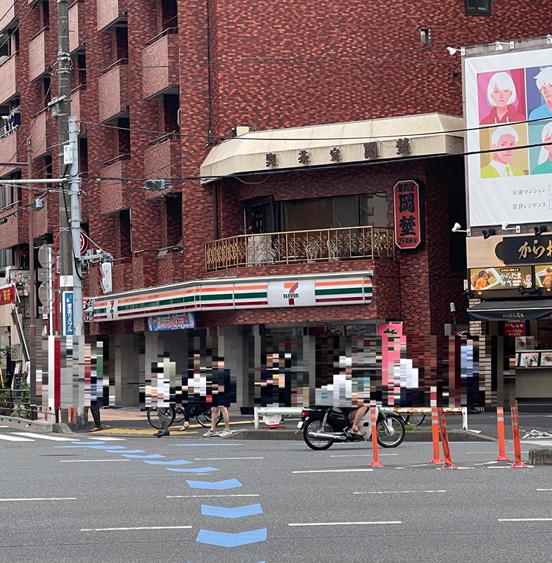 ラルジュ　マノワール コンビニ