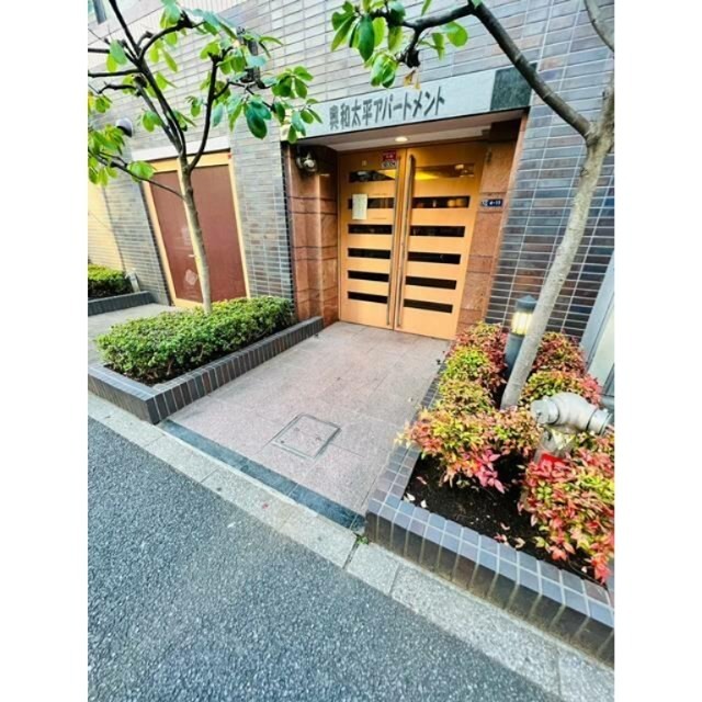 興和太平アパートメント エントランス
