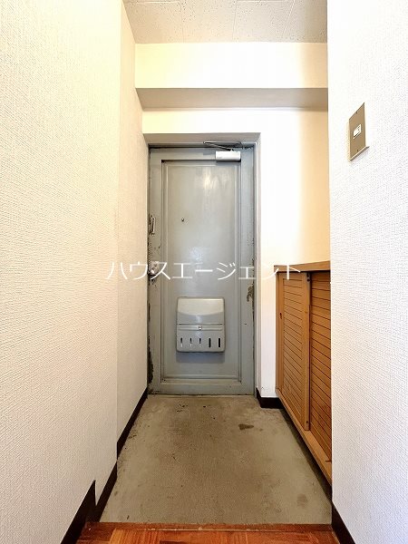 関口ビル 玄関