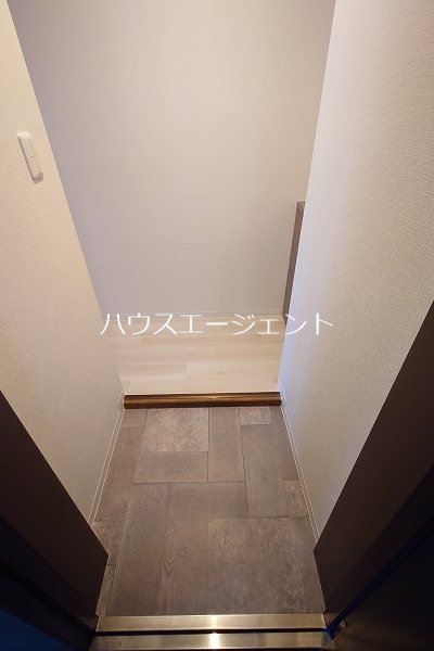 エバーグリーンサトモ 玄関