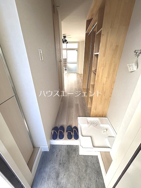 フローラ５ 玄関