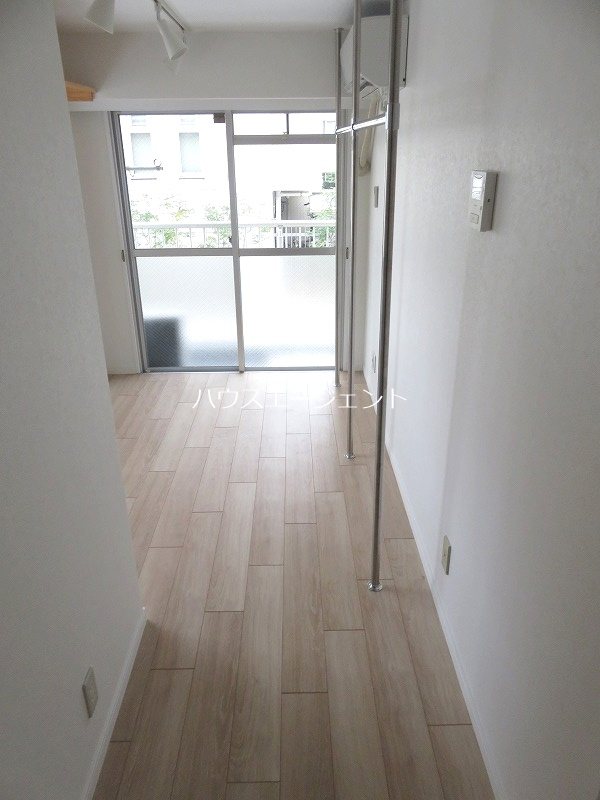 モア３ リビング