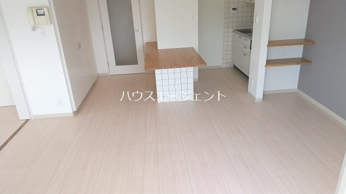 ハイフラットワン リビング