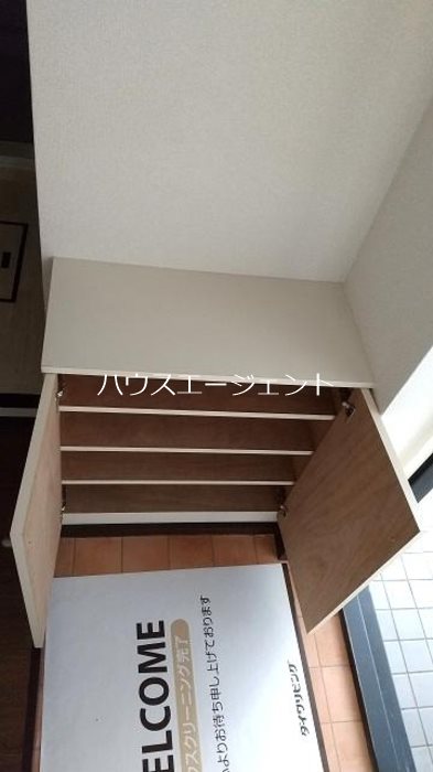 メゾン・ファミール 玄関