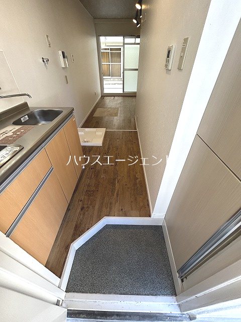 フローラ8 玄関