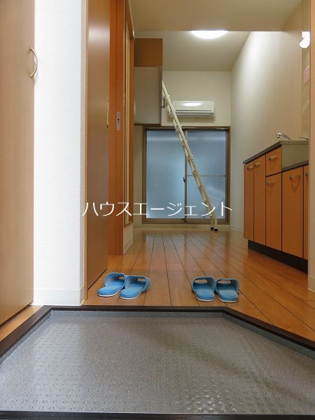 フローラ３ 玄関