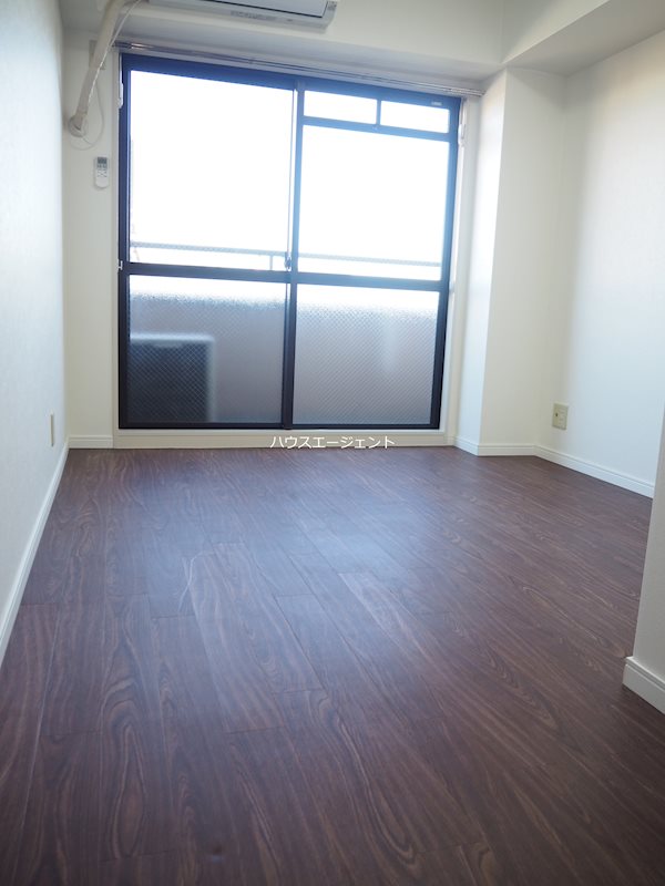 モア８ リビング