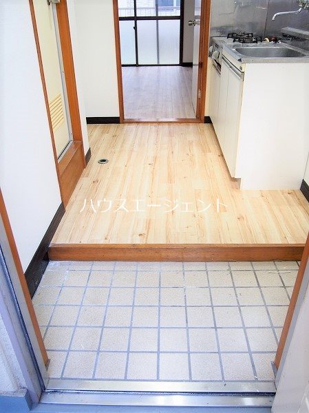 コーポナミキ 玄関