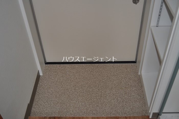 フローラ２ 玄関