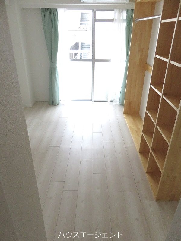 モア３ ベッドルーム