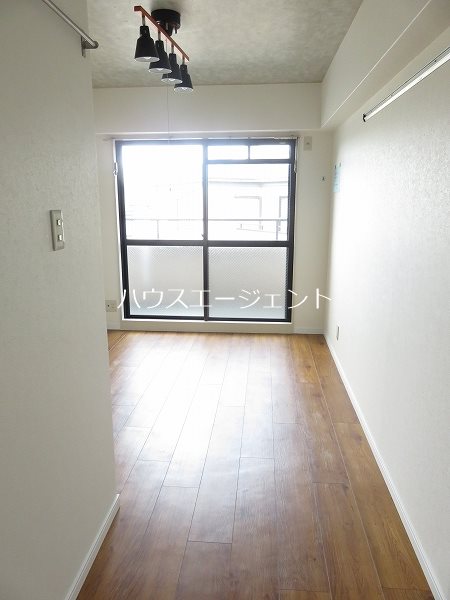 モア８ リビング