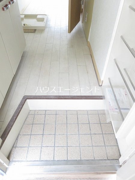 モア６ 玄関