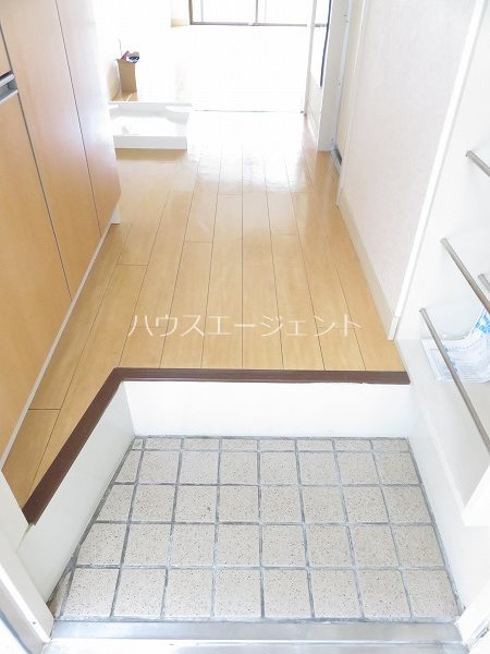 モア６ 玄関