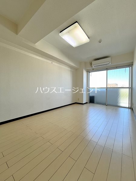 東陽レンタカービル リビング