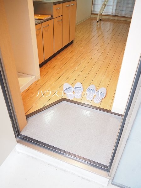 フローラ４ 玄関