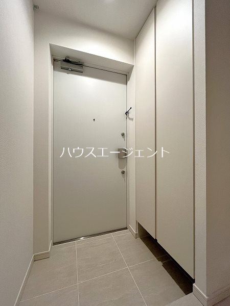 コンフォリア・リヴ西葛西 玄関