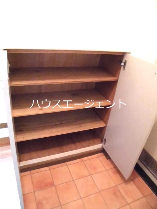 メゾン・ファミール 玄関