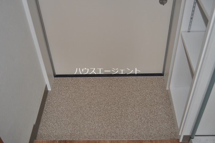 フローラ１ 玄関