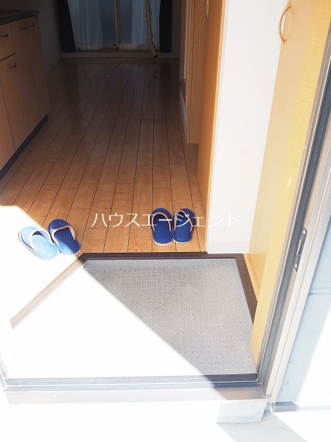 フローラ４ 玄関