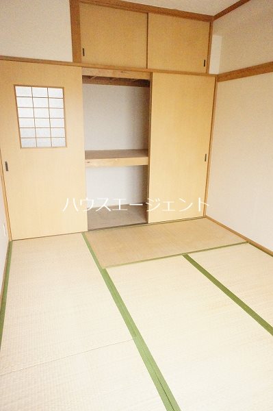 Break Area #1 ベッドルーム