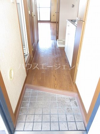 ヒコタビル 玄関