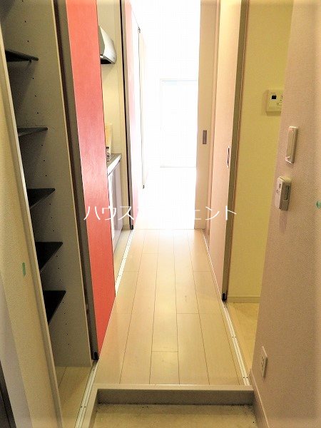 リブリ・アライ 玄関