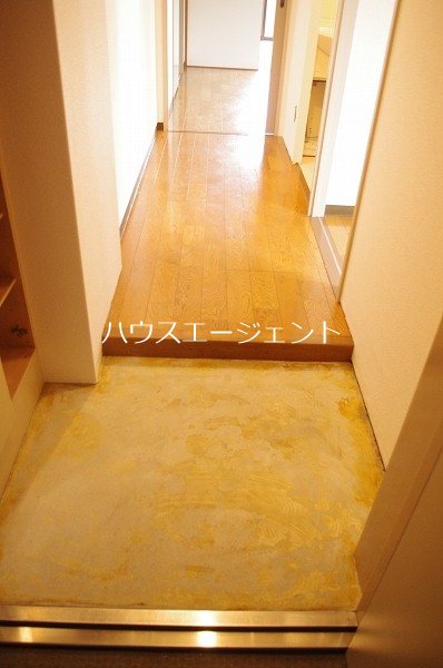 エステートハイツ 玄関