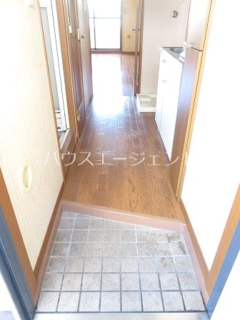 ヒコタビル 玄関
