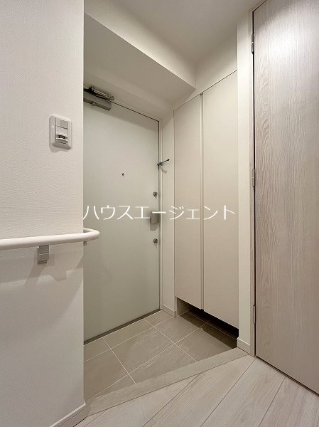コンフォリア・リヴ西葛西 玄関