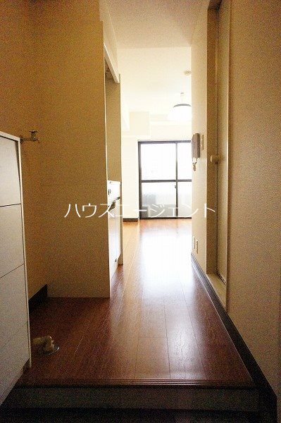 エスクロープラザ 玄関