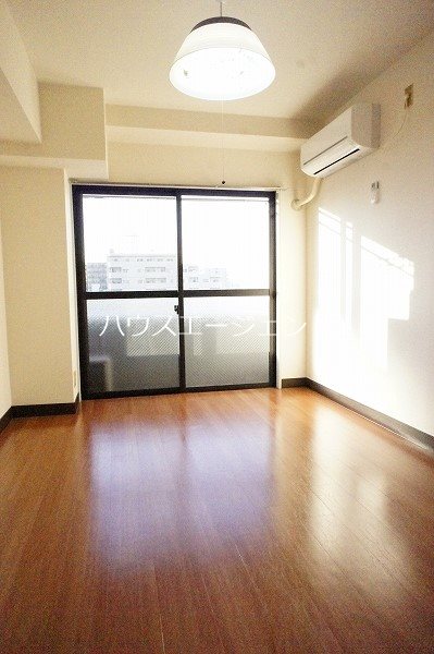 エスクロープラザ リビング