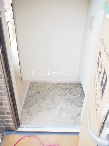シェ・ソワ本八幡 玄関