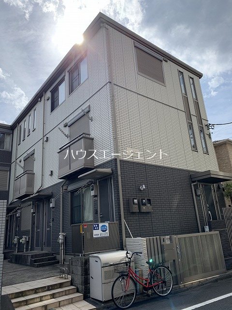 A.page 202号室 外観