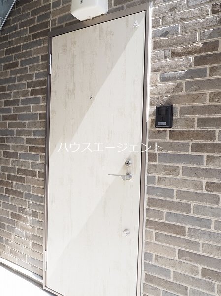 シェ・ソワ本八幡 玄関
