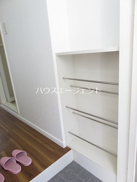 モア５ 玄関