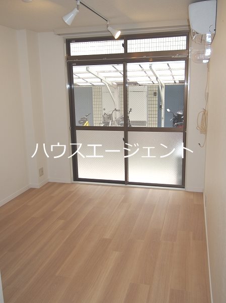 モア５ リビング