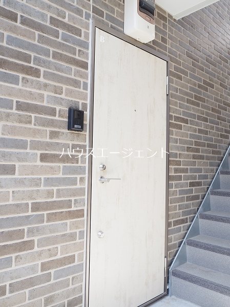 シェ・ソワ本八幡 玄関