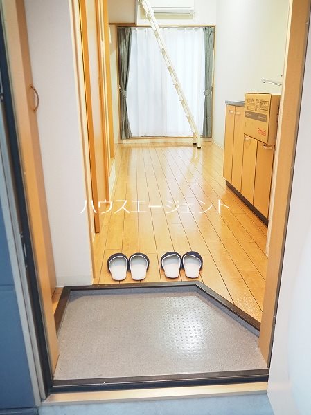 フローラ３ 玄関