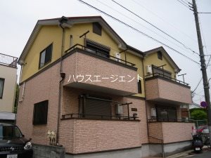 木造２階建てのアパートです。