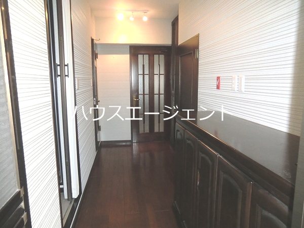 なぎさニュータウン4号棟 玄関
