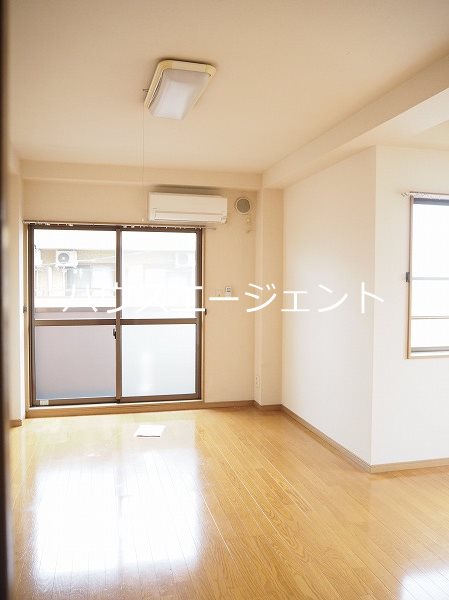 ラクダ リビング