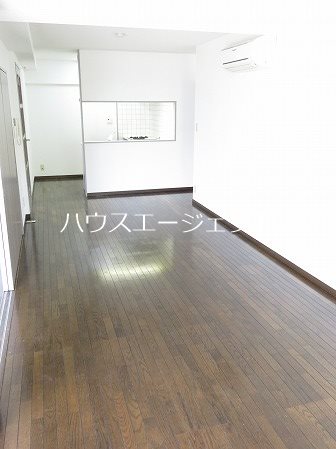 クリスタルタワー リビング