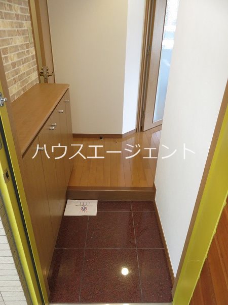 RAIA 玄関