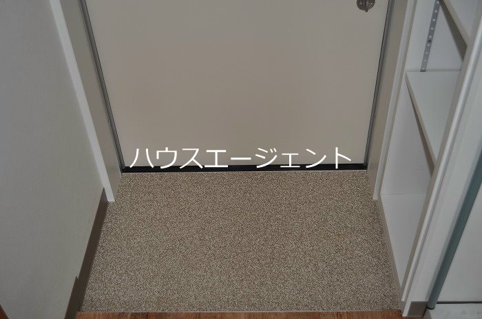 フローラ１ 玄関