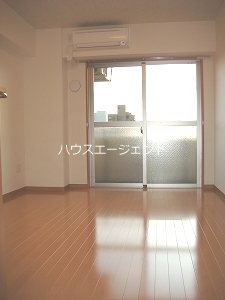 NST　buildingⅡ リビング