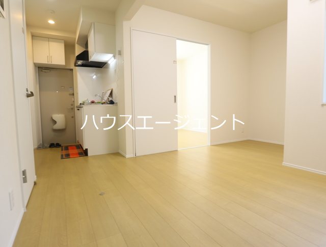 新緑と桜のシャルール リビング