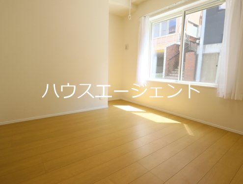 新緑と桜のシャルール ベッドルーム